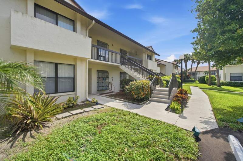 2 bedroom Condominium at 3340 Lucerne Park Drive, Lucerne Park Condos, Greenacres — photo 2
