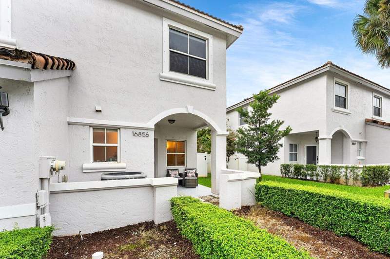 3 bedroom Townhouse at 16856 SW 1st Place, Pembroke Shores, Pembroke Pines — photo 5