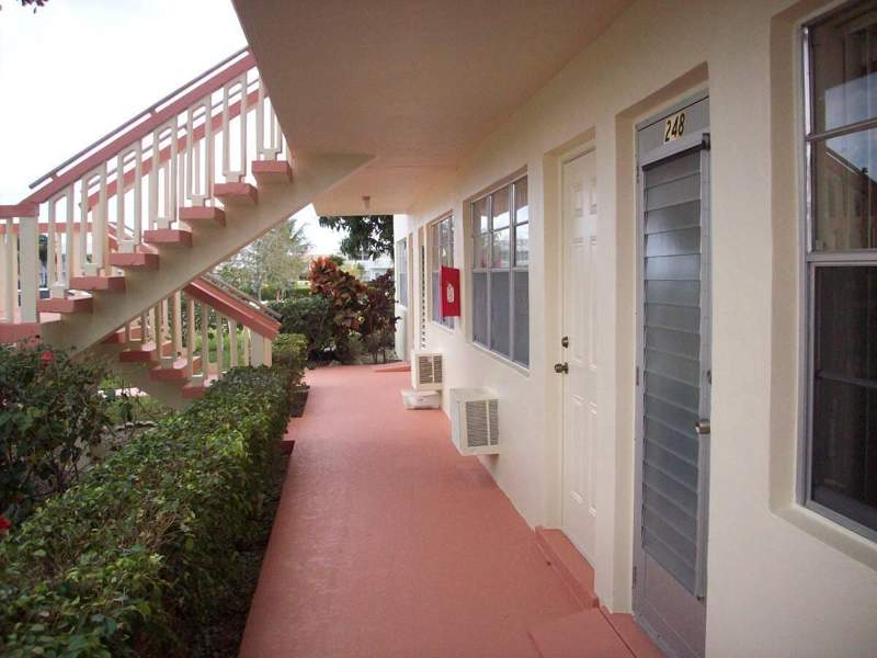 1 bedroom Condominium at 263 Camden K, Camden Condos, West Palm Beach — photo 2