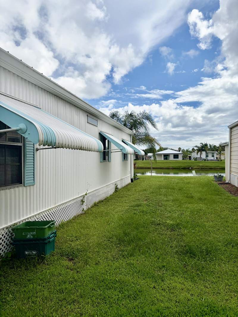 2 bedroom Manufactured Home at 10 La Paloma Lane, Spanish Lakes Riverfront, Port St. Lucie — photo 3