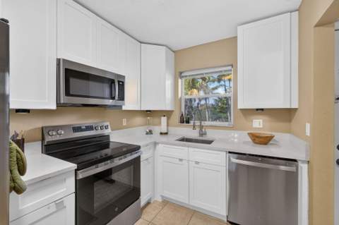 120 Sparrow Drive #304, Royal Palm Beach FL - photo 6 of 87