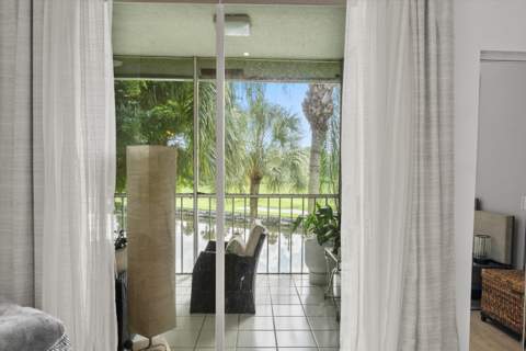 10184 Andover Coach Circle #H1, Lake Worth FL - photo 11 of 49