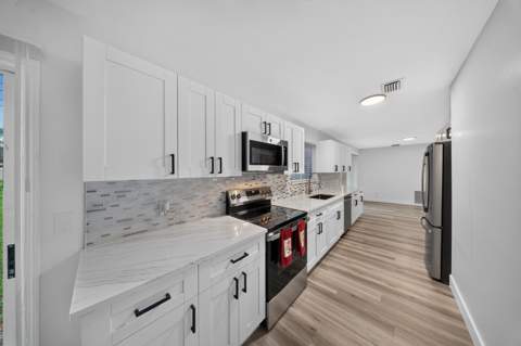 2557 SE Robin Circle, Port St. Lucie FL - photo 8 of 36