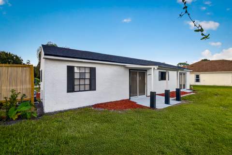 2557 SE Robin Circle, Port St. Lucie FL - photo 23 of 36