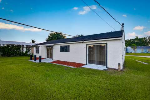 2557 SE Robin Circle, Port St. Lucie FL - photo 24 of 36
