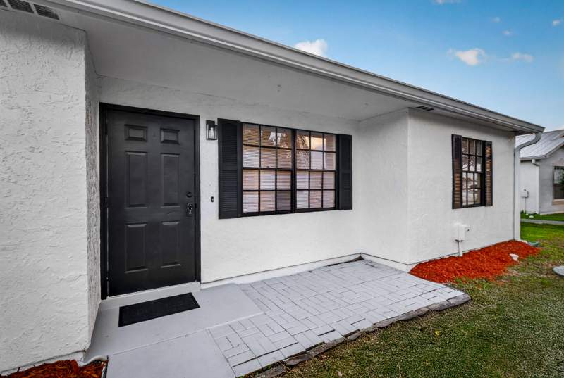 3 bedroom Single Family Residence at 2557 SE Robin Circle, Port St Lucie Section 40, Port St. Lucie — photo 2