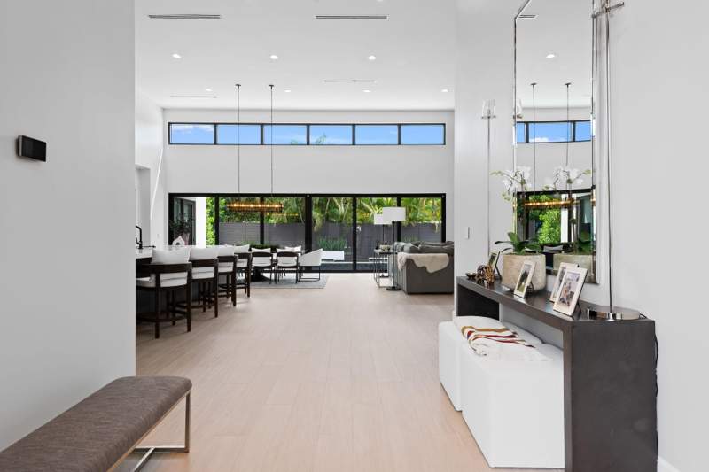4 bedroom Single Family Residence at 2424 NE 27th Avenue, Coral Ridge Galt Add, Fort Lauderdale — photo 3