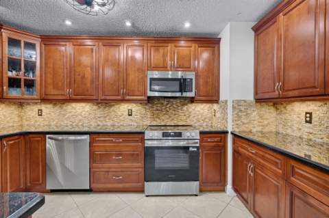 10531 NW 11th Court, Plantation FL - photo 19 of 54