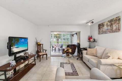 136 Lake Rebecca Drive, West Palm Beach FL - photo 9 of 64