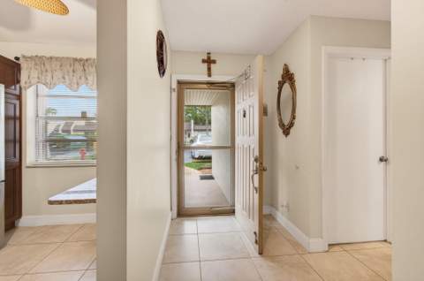 136 Lake Rebecca Drive, West Palm Beach FL - photo 10 of 64