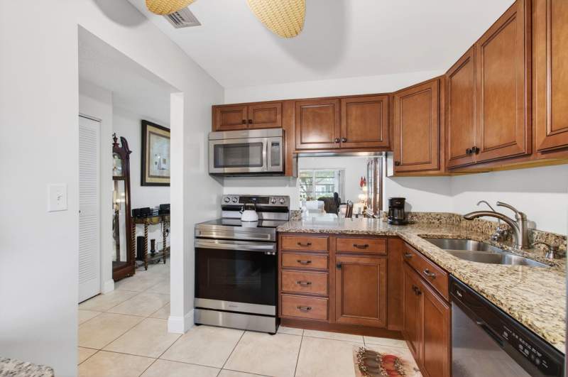 2 bedroom Villa at 136 Lake Rebecca Drive, Golden Lakes Village Condo H, West Palm Beach — photo 2