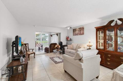 136 Lake Rebecca Drive, West Palm Beach FL - photo 11 of 64