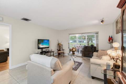 136 Lake Rebecca Drive, West Palm Beach FL - photo 13 of 64