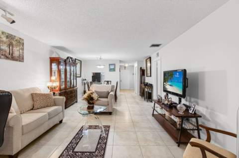 136 Lake Rebecca Drive, West Palm Beach FL - photo 16 of 64