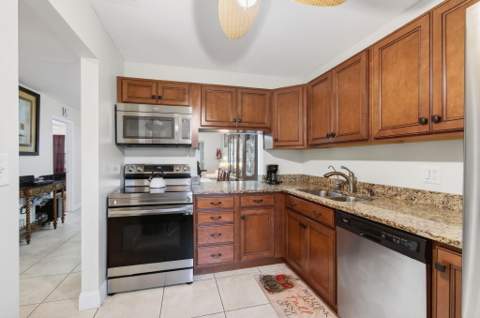 136 Lake Rebecca Drive, West Palm Beach FL - photo 8 of 64