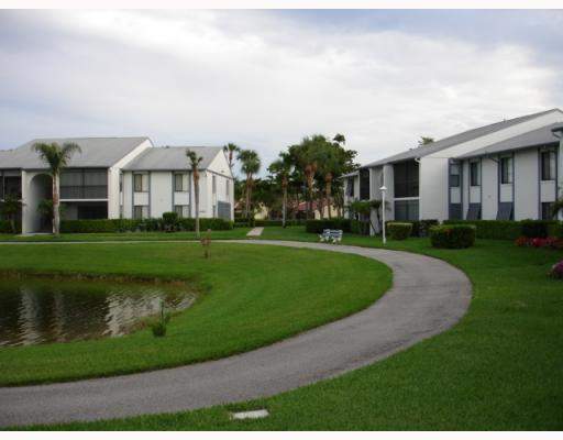 1 bedroom Condominium at 1105 Green Pine Boulevard #C2, Palm Club Village II Condo, West Palm Beach — photo 2