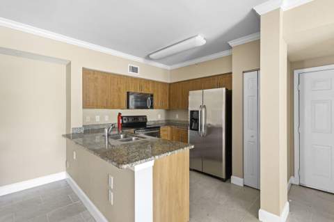 6450 Emerald Dunes Drive #103, West Palm Beach FL - photo 10 of 46