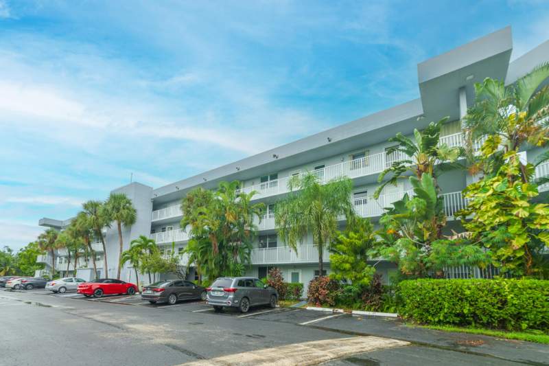 2 bedroom Condominium at 101 Royal Park Drive #1C, Royal Park Condo, Oakland Park — photo 2