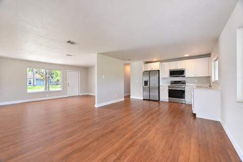 1697 SE Burgundy Lane, Port St. Lucie FL - photo 7 of 36