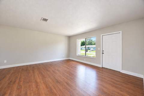 1697 SE Burgundy Lane, Port St. Lucie FL - photo 12 of 36