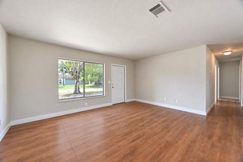 1697 SE Burgundy Lane, Port St. Lucie FL - photo 11 of 36