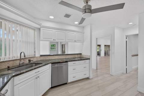 5642 Forest Oaks Terrace, Delray Beach FL - photo 9 of 45