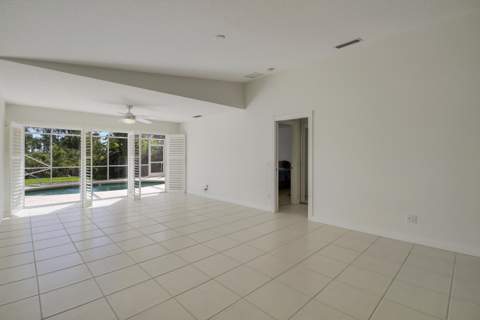8863 SE Retreat Drive, Hobe Sound FL - photo 15 of 55