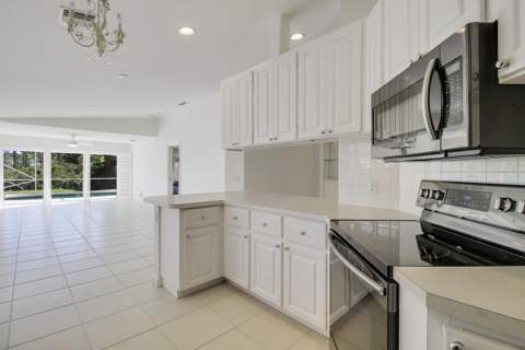8863 SE Retreat Drive, Hobe Sound FL - photo 21 of 55