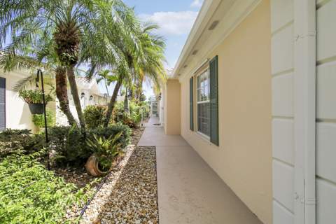 8863 SE Retreat Drive, Hobe Sound FL - photo 6 of 55