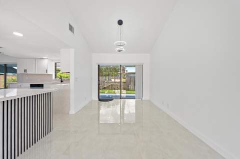 1633 Woods Bend Road, West Palm Beach FL - photo 6 of 27