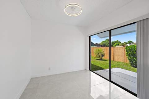 1633 Woods Bend Road, West Palm Beach FL - photo 9 of 27