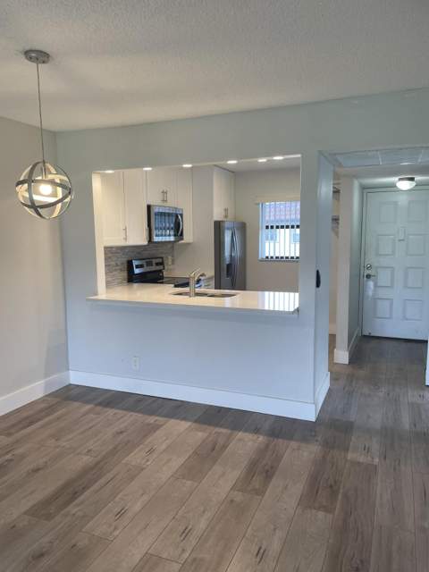 7101 Golf Colony Court #201, Lake Worth FL - photo 6 of 19