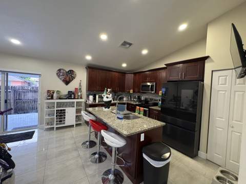 3941 Tropical Way, Palm Springs FL - photo 12 of 36