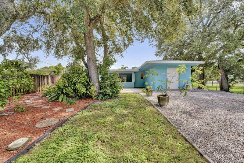 4 bedroom Single Family Residence at 5081 SW 29th Way, Parkview Manor, Dania Beach — photo 2