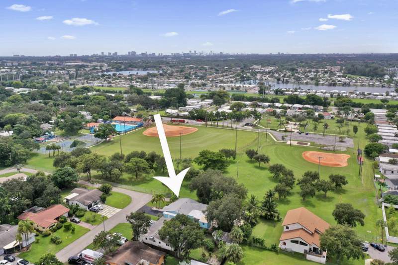 4 bedroom Single Family Residence at 5081 SW 29th Way, Parkview Manor, Dania Beach — photo 5