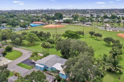 5081 SW 29th Way, Dania Beach FL - photo 7 of 52