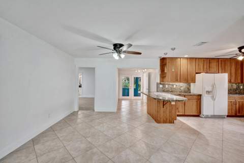 5081 SW 29th Way, Dania Beach FL - photo 12 of 52