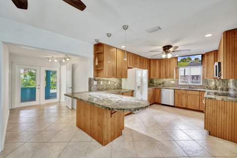 5081 SW 29th Way, Dania Beach FL - photo 13 of 52