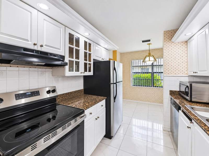 2 bedroom Villa at 4948 Regina Court, Palm Hill Villas Unit One, West Palm Beach — photo 4