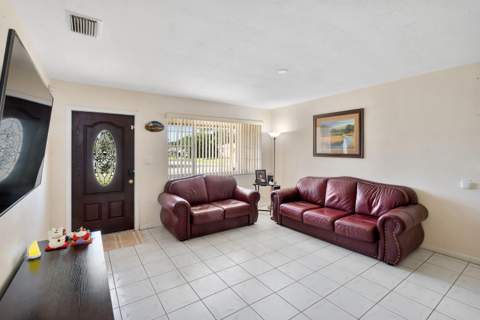 7081 Taylor Street, Hollywood FL - photo 7 of 22