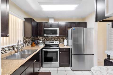 7081 Taylor Street, Hollywood FL - photo 11 of 22