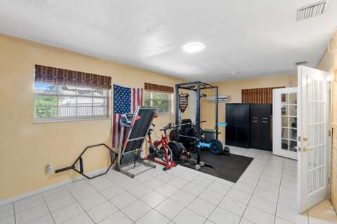 7081 Taylor Street, Hollywood FL - photo 13 of 22