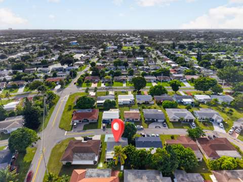 6102 NW 69th Avenue, Tamarac FL - photo 8 of 35