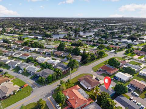 6102 NW 69th Avenue, Tamarac FL - photo 9 of 35