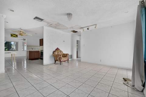 6102 NW 69th Avenue, Tamarac FL - photo 14 of 35