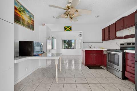 6102 NW 69th Avenue, Tamarac FL - photo 21 of 35
