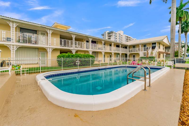 2 bedroom Stock Cooperative at 2840 NE 33rd Court #2, Country Manor Co-Op, Fort Lauderdale — photo 4