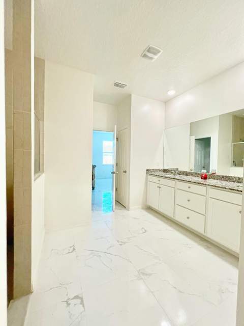 103 SW Grove Avenue, Port St. Lucie FL - photo 6 of 11
