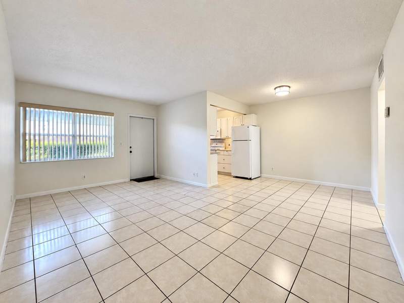 1 bedroom Condominium at 111 Cleveland Street, Colmar Manor Inc Condo, Lake Worth Beach — photo 4