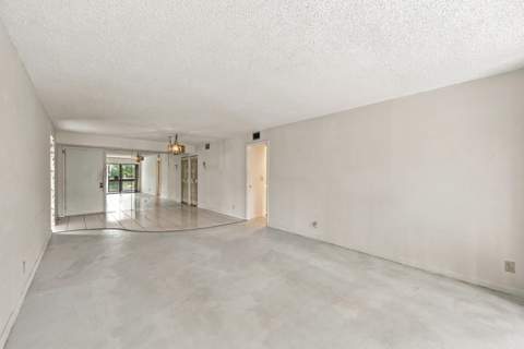 5640 Fairway Park Drive #101, Boynton Beach FL - photo 6 of 36